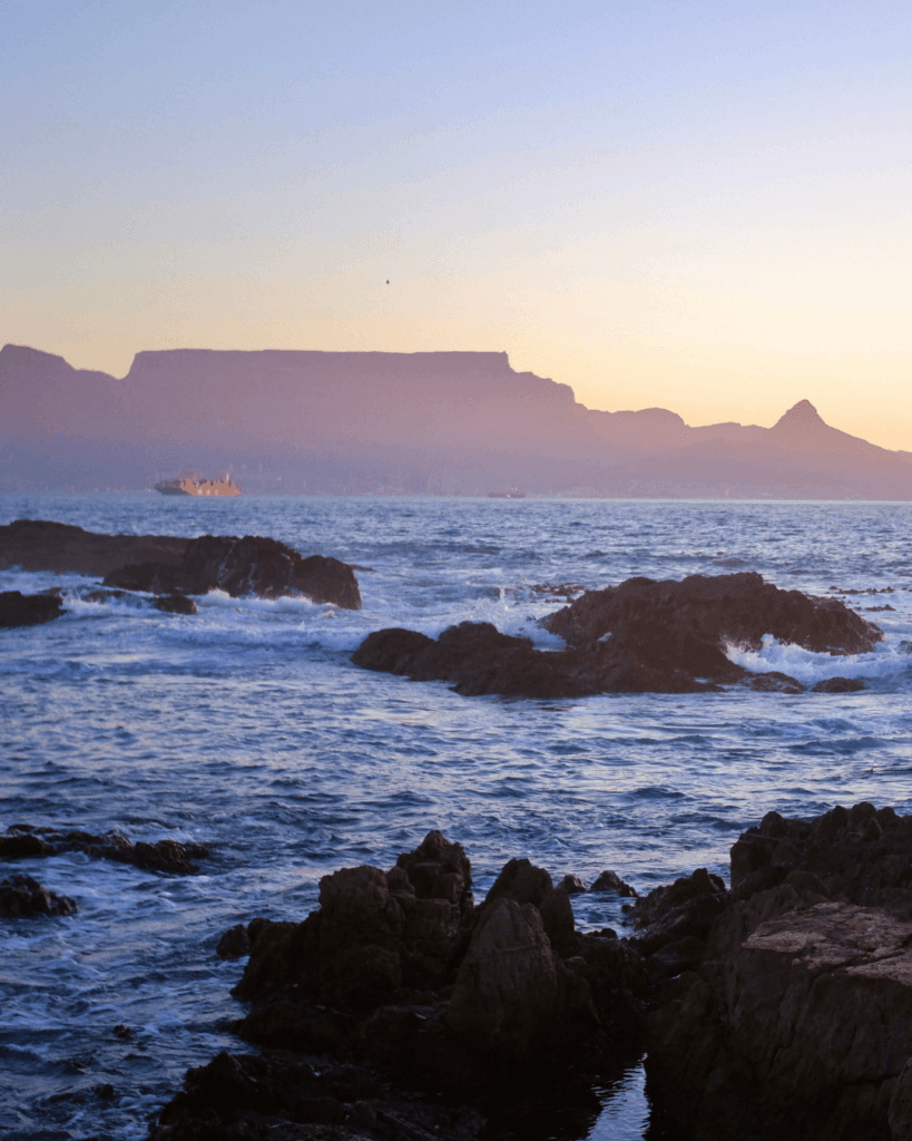 Sea in Cape Town with Tafelberg in the background.